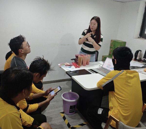 新民特稿 | 聋东说念主骑手责任站来了手语翻译